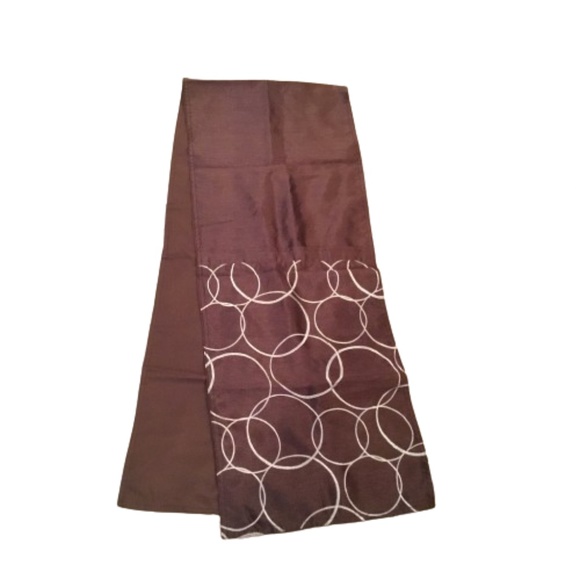 Table Runner With Circles - Picture 1 of 4
